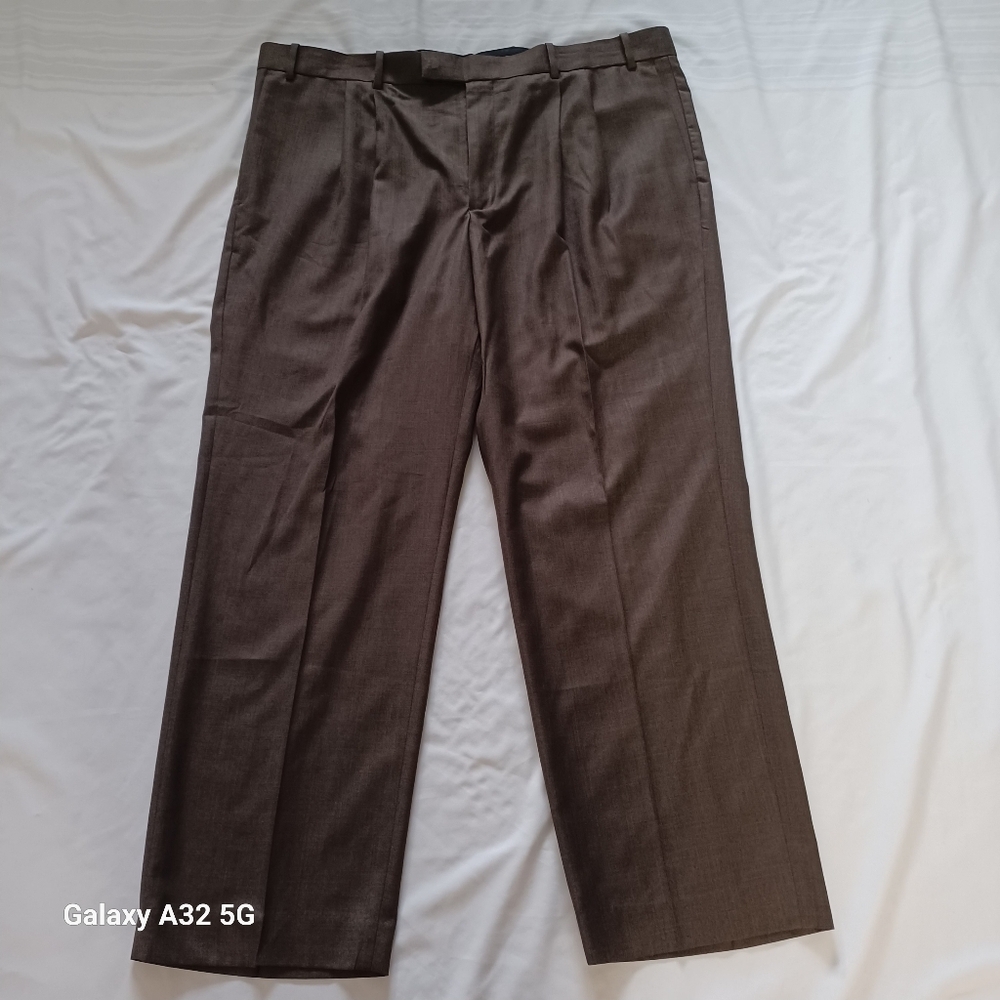 Perry Ellis New Mensize 40/30  Classic Brown Dress Pants
